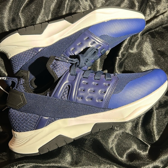 MARC FISHER LTD
Men's Justin Mesh Sock Sneakers
Size 7.5 *LAST PAIR* NWOT no box - Picture 6 of 8